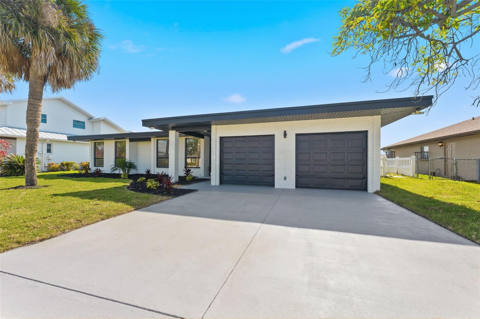 3917 E EDEN ROC CIR, TAMPA, FL, 33634