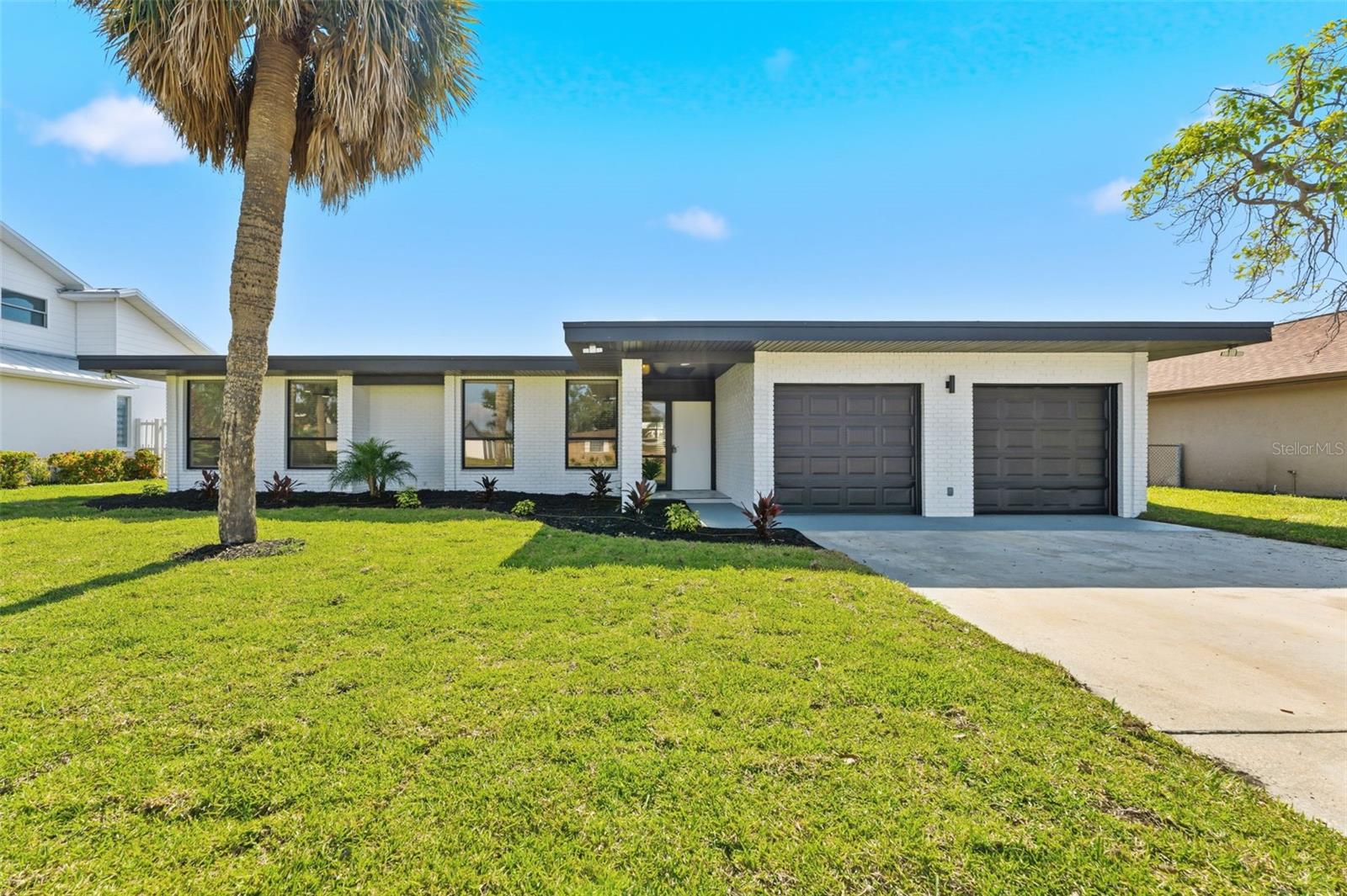 3917 E EDEN ROC CIR, TAMPA, FL, 33634