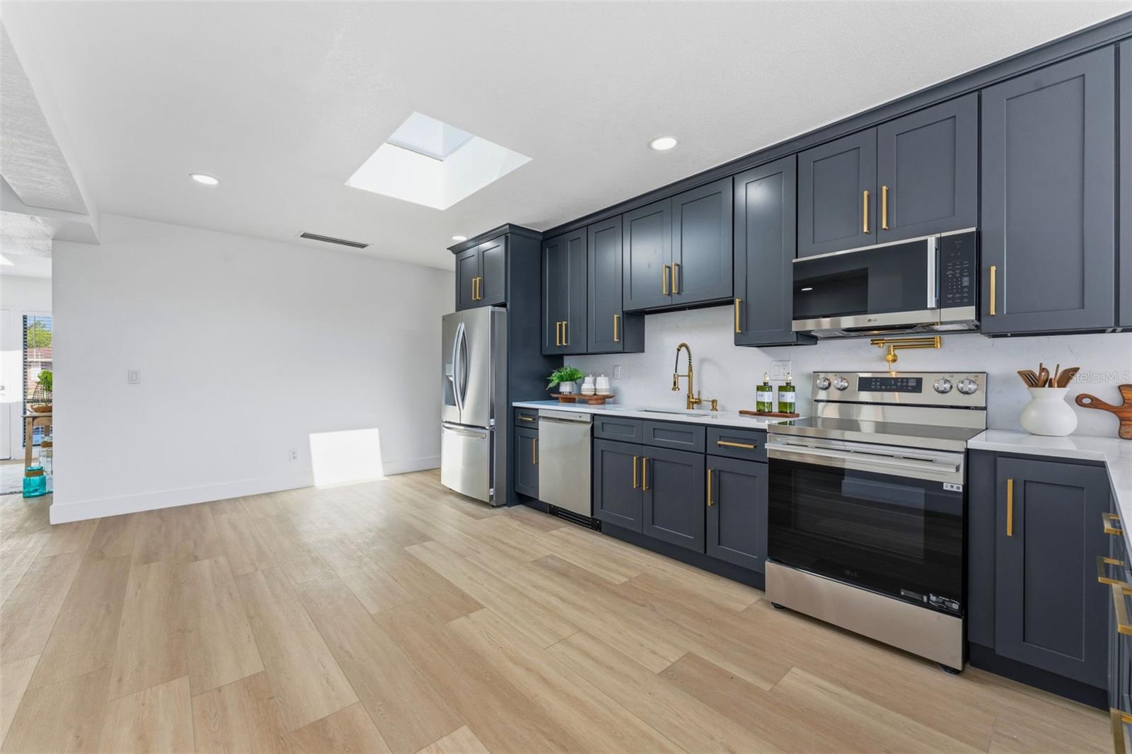 3917 E EDEN ROC CIR, TAMPA, FL, 33634