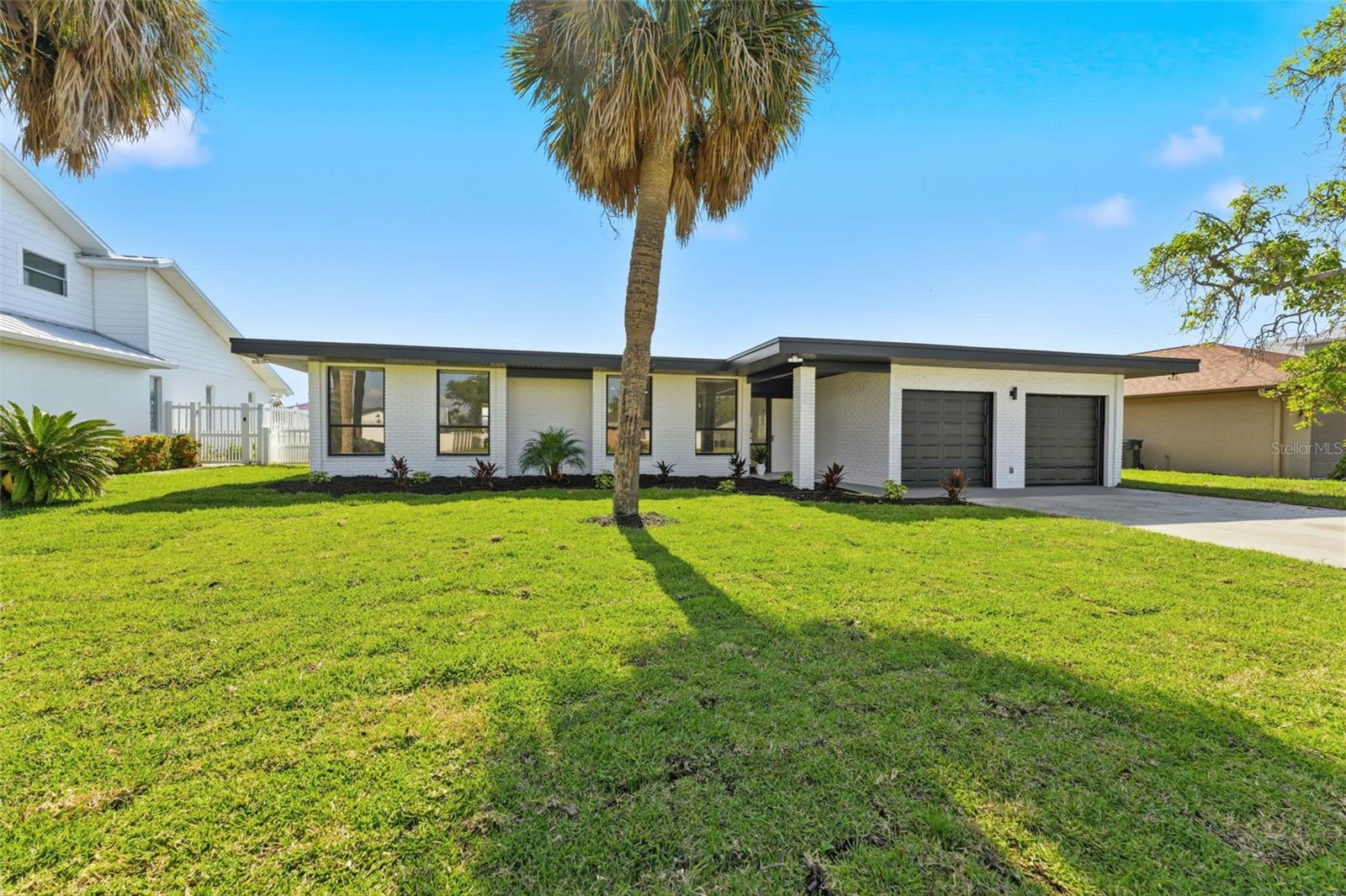3917 E EDEN ROC CIR, TAMPA, FL, 33634