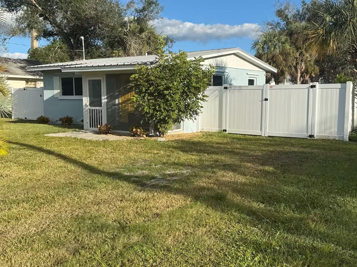 525 SHOWALTER AVE, PUNTA GORDA, FL, 33950