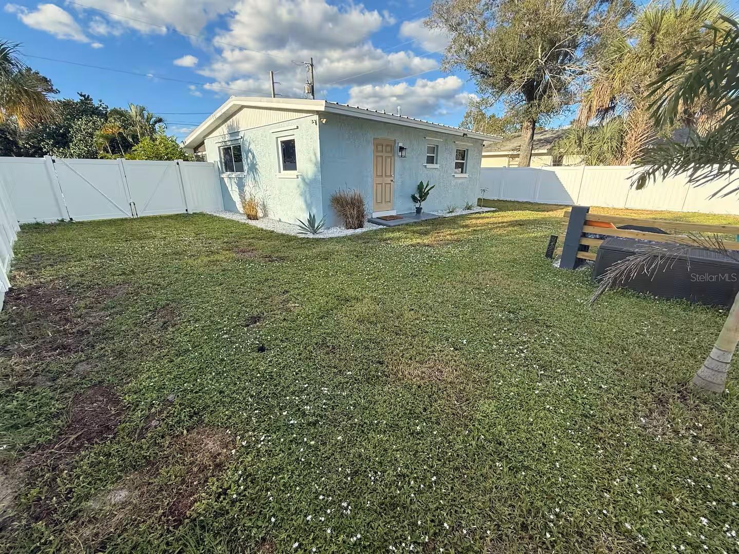 525 SHOWALTER AVE, PUNTA GORDA, FL, 33950