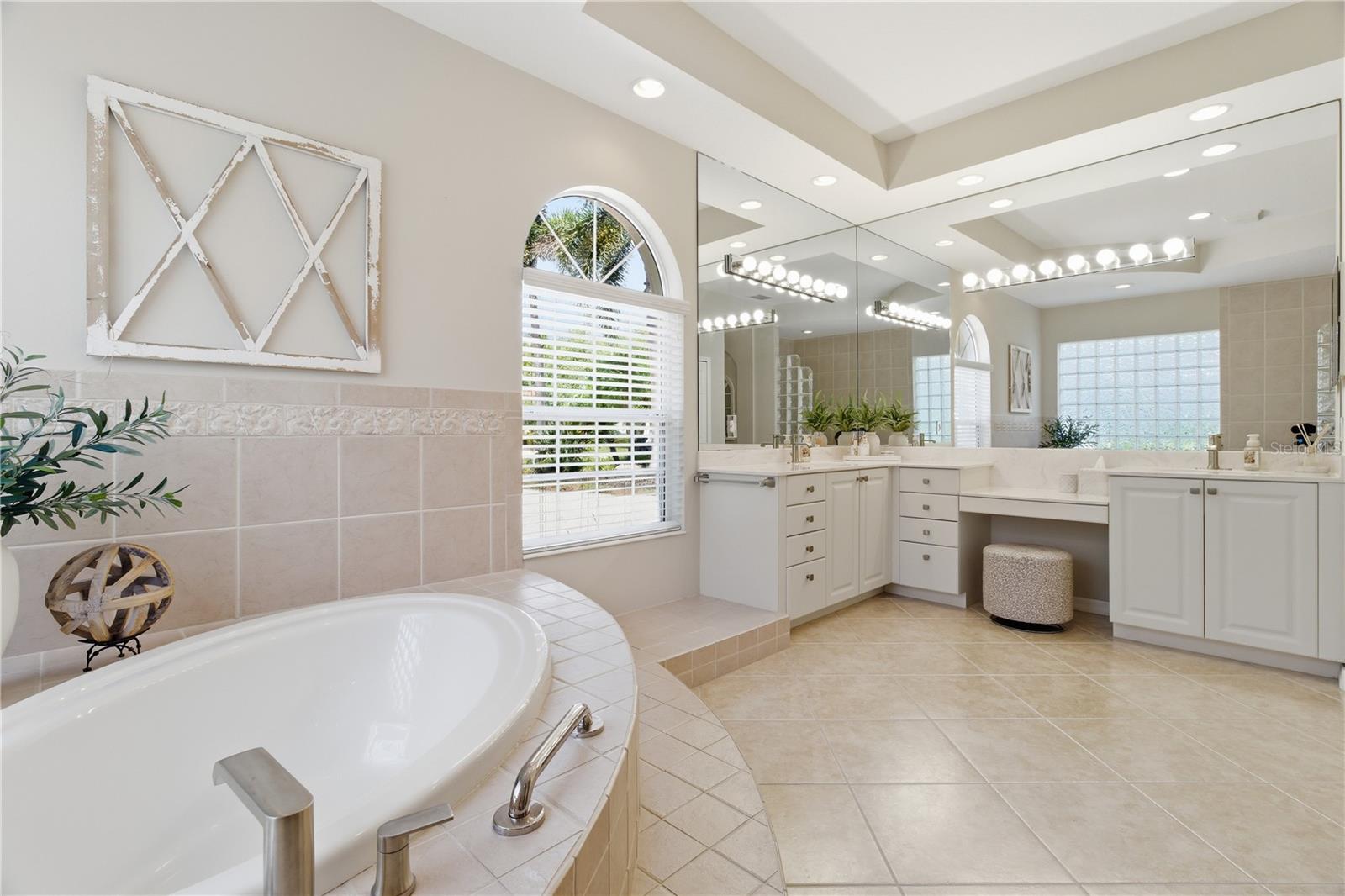 8309 GROSVENOR CT, BRADENTON, FL, 34201