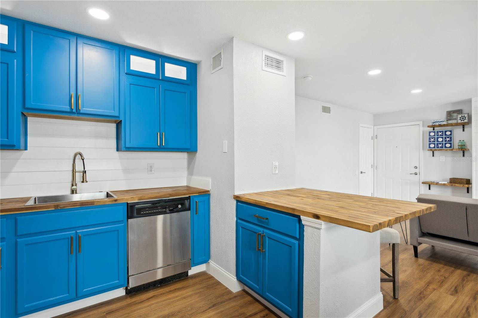 265 SEAHORSE DR SE #B, ST PETERSBURG, FL, 33705