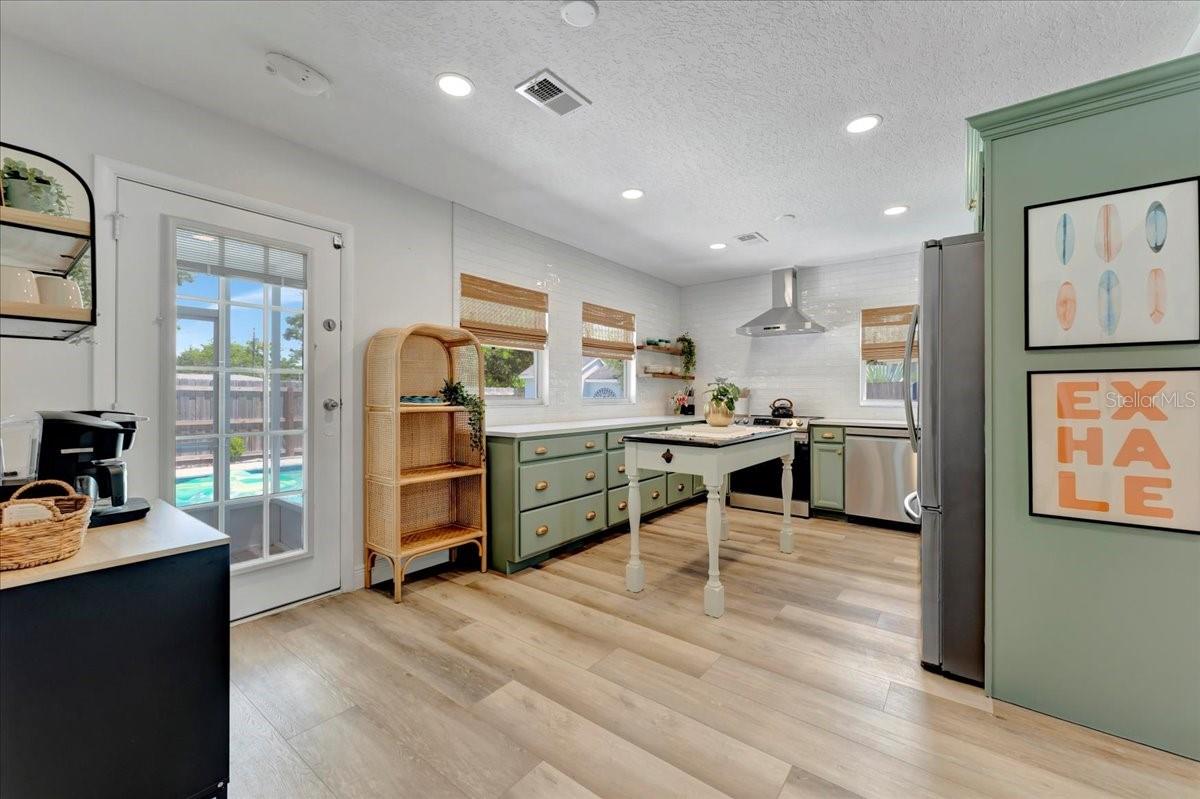 1389 CHESTERFIELD DR, CLEARWATER, FL, 33756