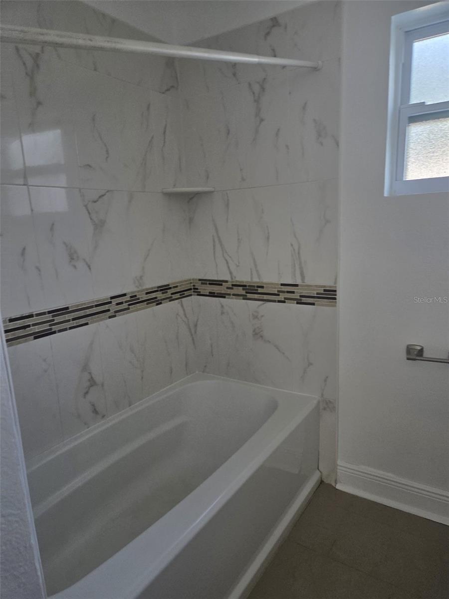 8704 N RENFREW PL, TAMPA, FL, 33604
