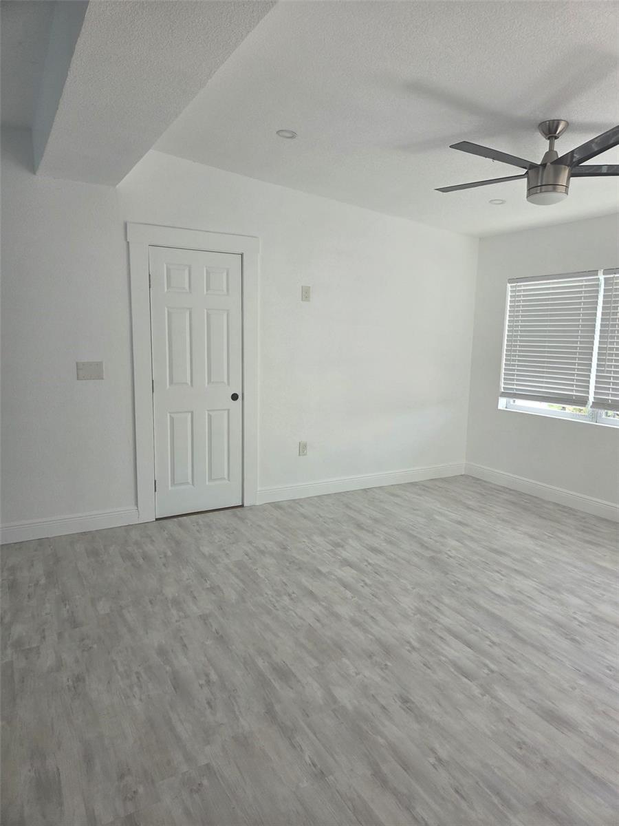8704 N RENFREW PL, TAMPA, FL, 33604