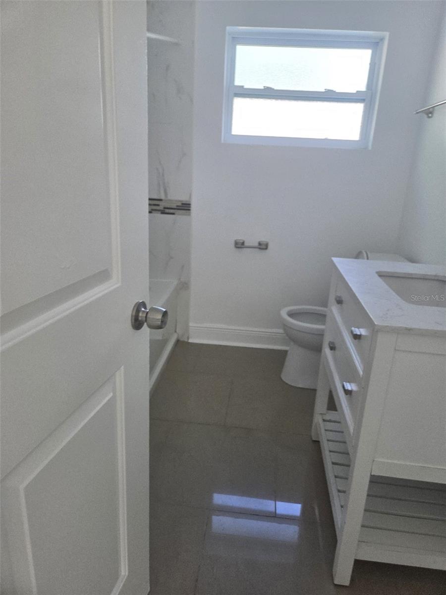8704 N RENFREW PL, TAMPA, FL, 33604