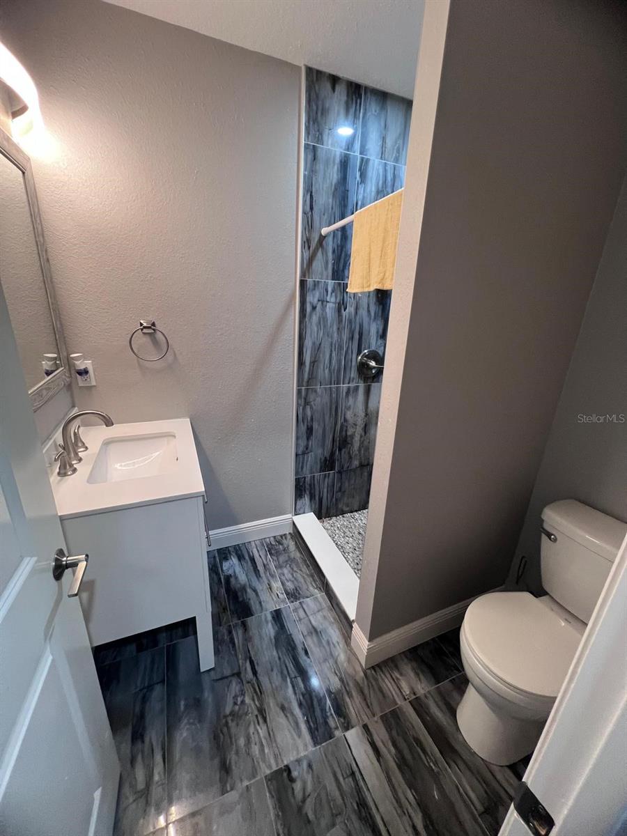 8704 N RENFREW PL, TAMPA, FL, 33604