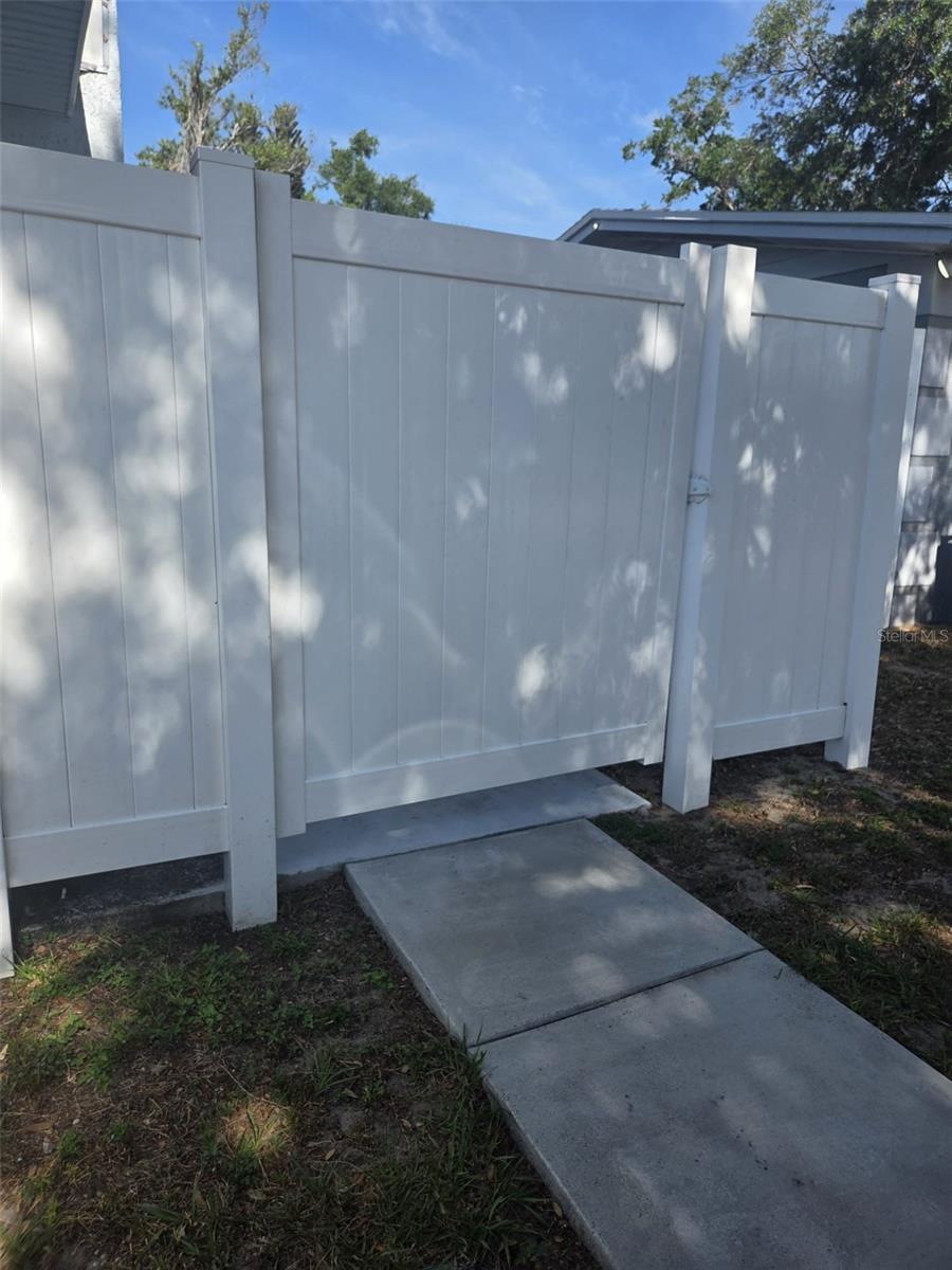 8704 N RENFREW PL, TAMPA, FL, 33604