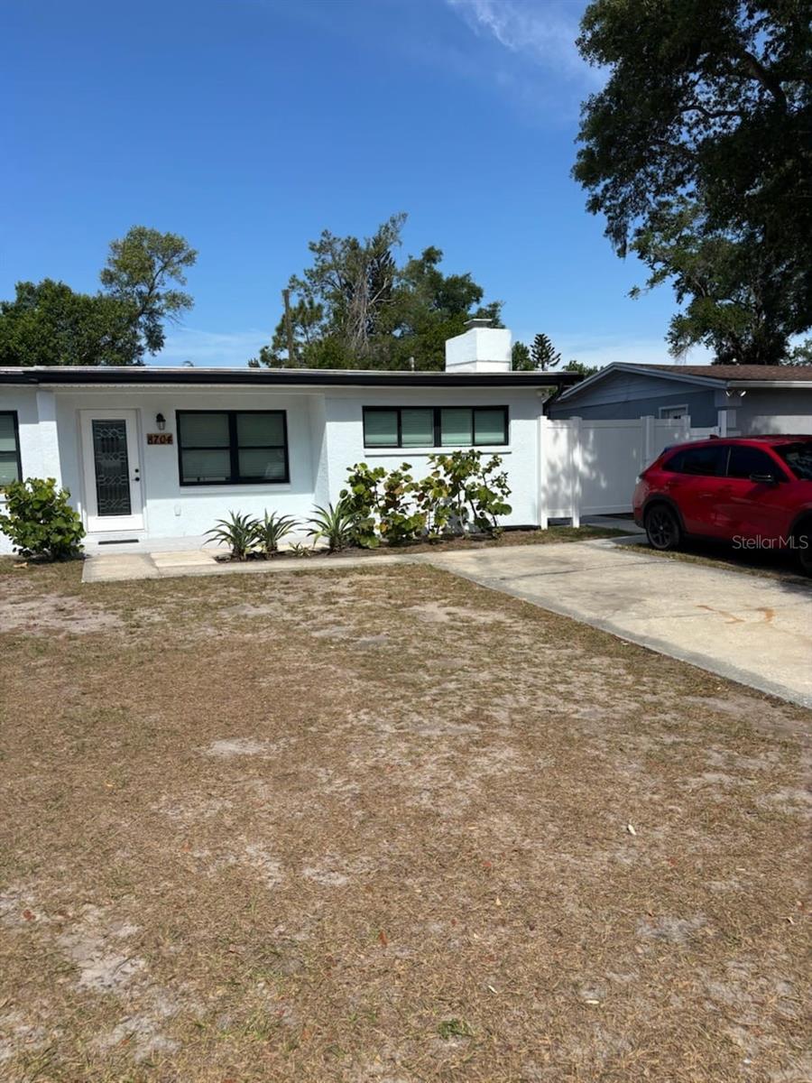 8704 N RENFREW PL, TAMPA, FL, 33604