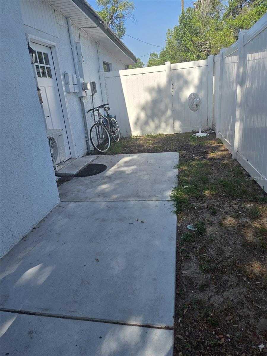 8704 N RENFREW PL, TAMPA, FL, 33604