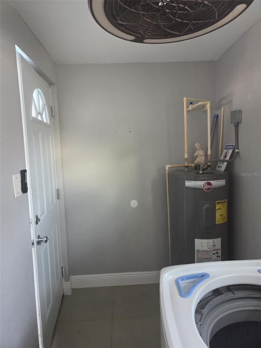 8704 N RENFREW PL, TAMPA, FL, 33604