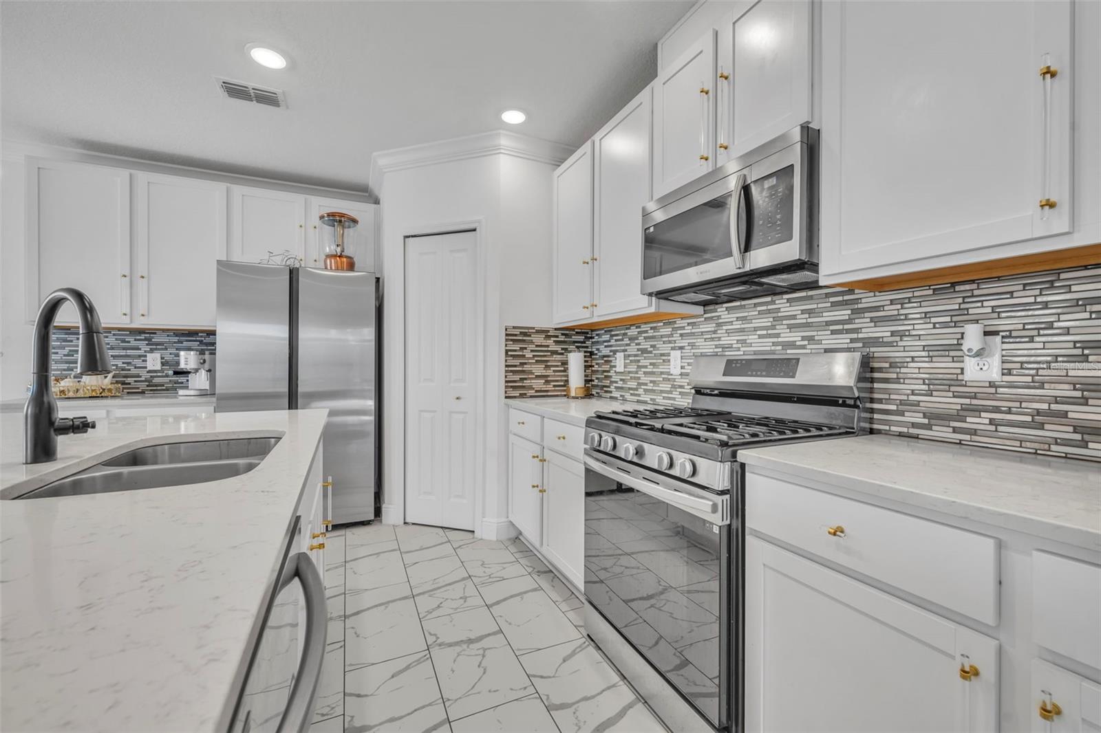 1045 BRADFORD RIDGE DR, LEESBURG, FL, 34748