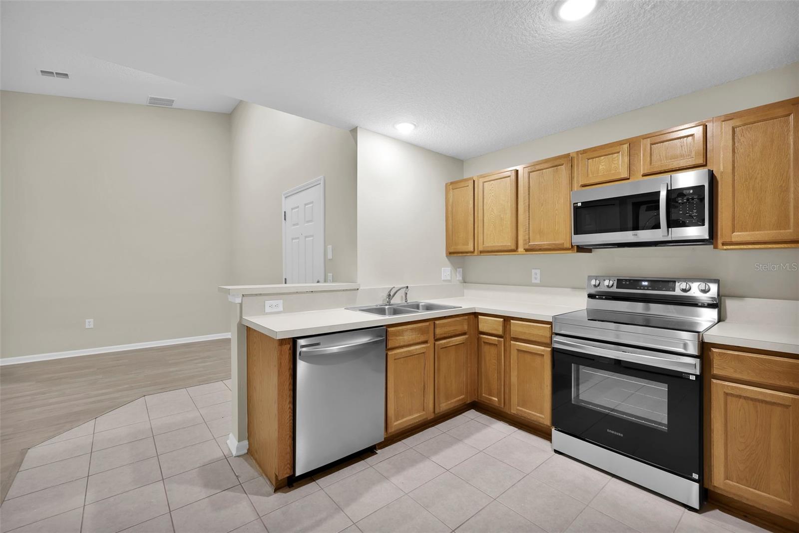 6111 MAGGIES CIR #110, JACKSONVILLE, FL, 32244