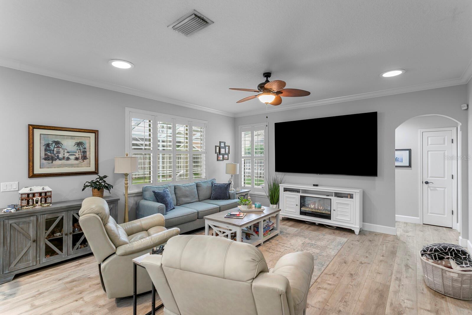 10111 KINGSBRIDGE AVE, TAMPA, FL, 33626