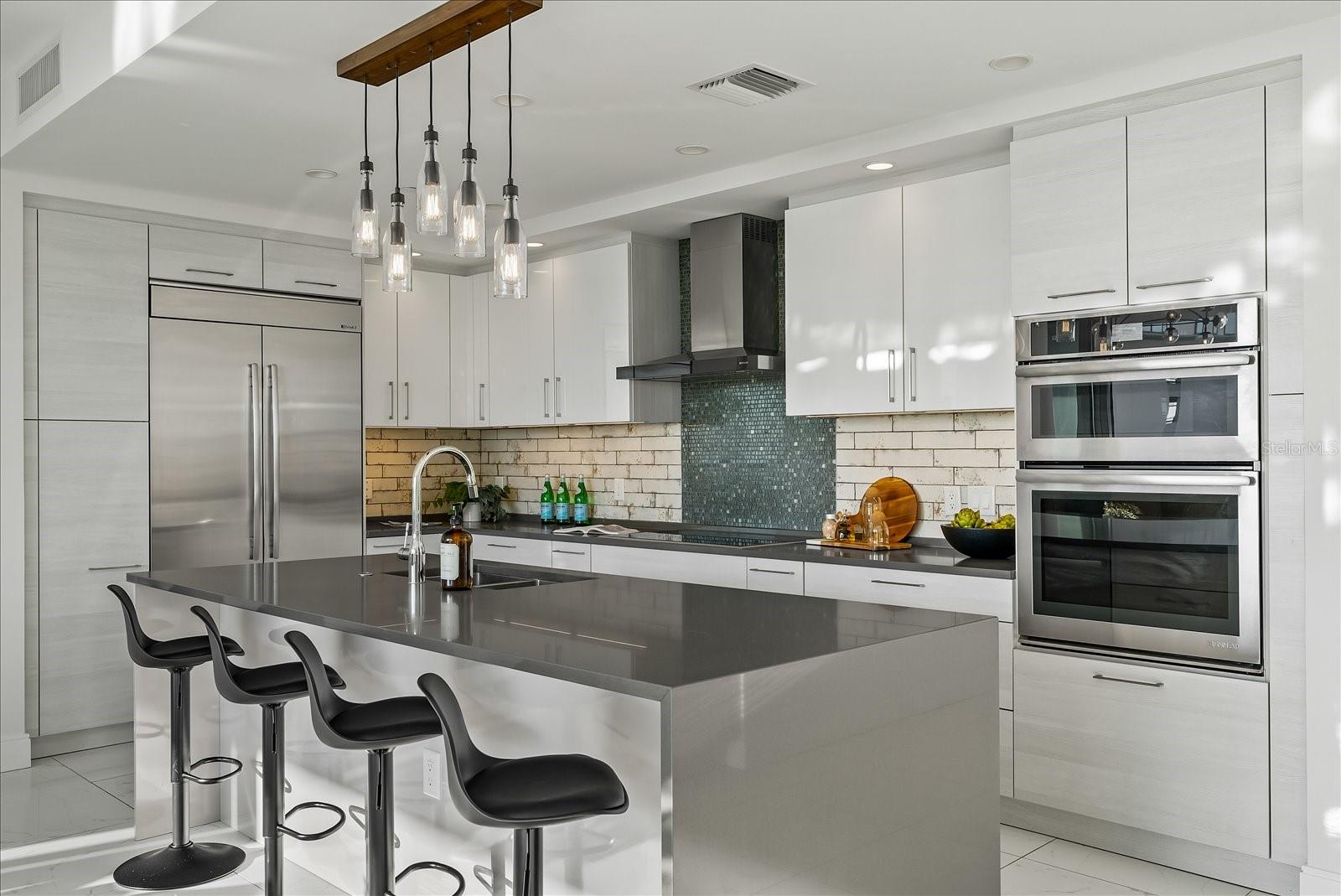 100 1ST AVE N #501, ST PETERSBURG, FL, 33701