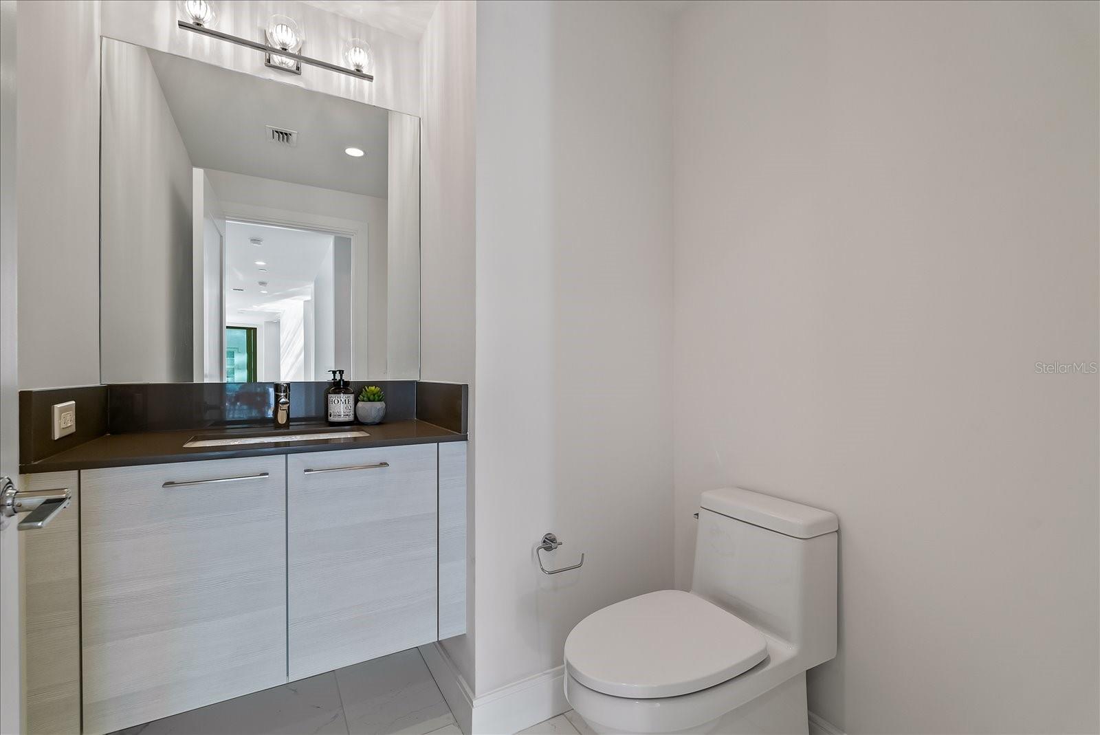100 1ST AVE N #501, ST PETERSBURG, FL, 33701