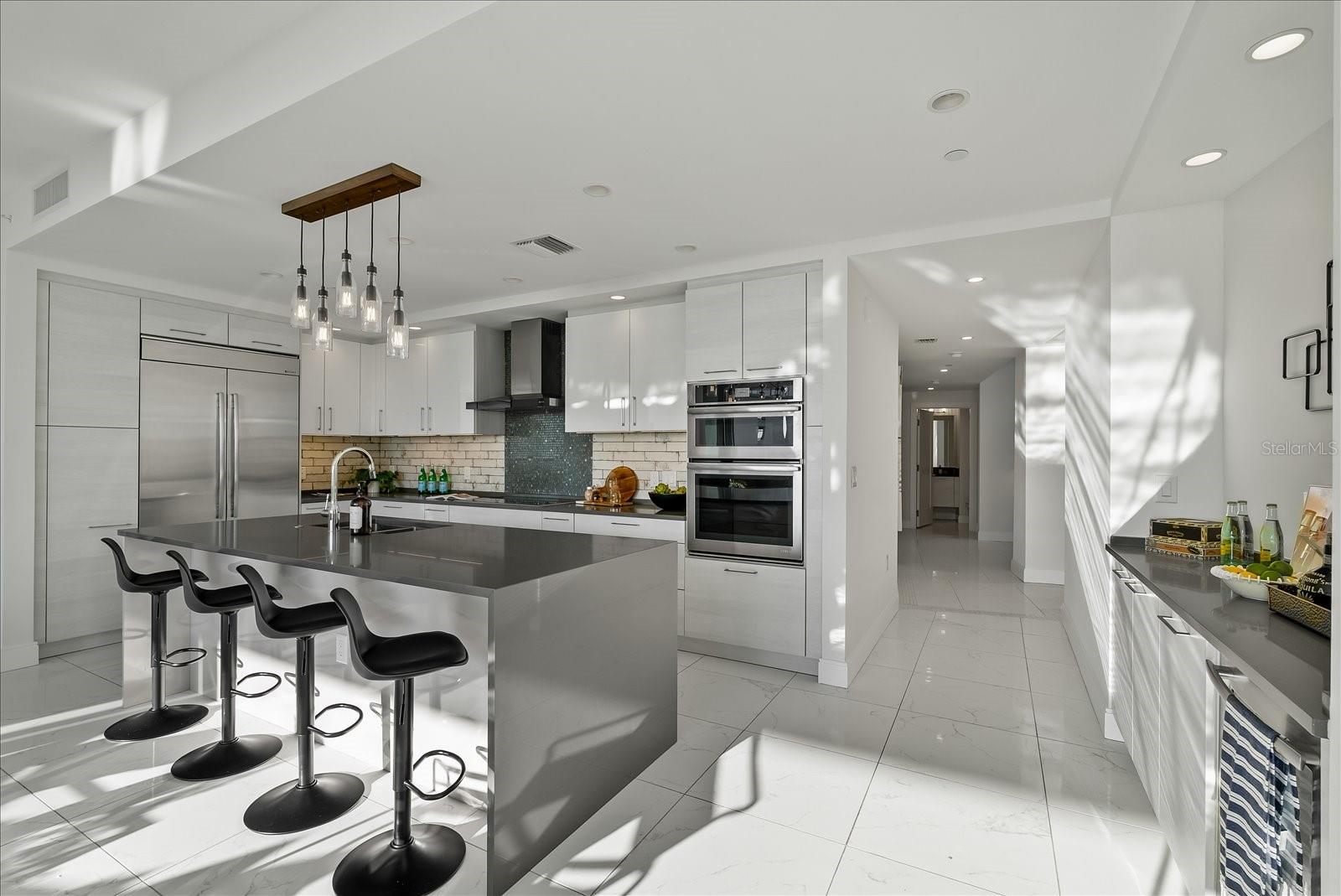 100 1ST AVE N #501, ST PETERSBURG, FL, 33701