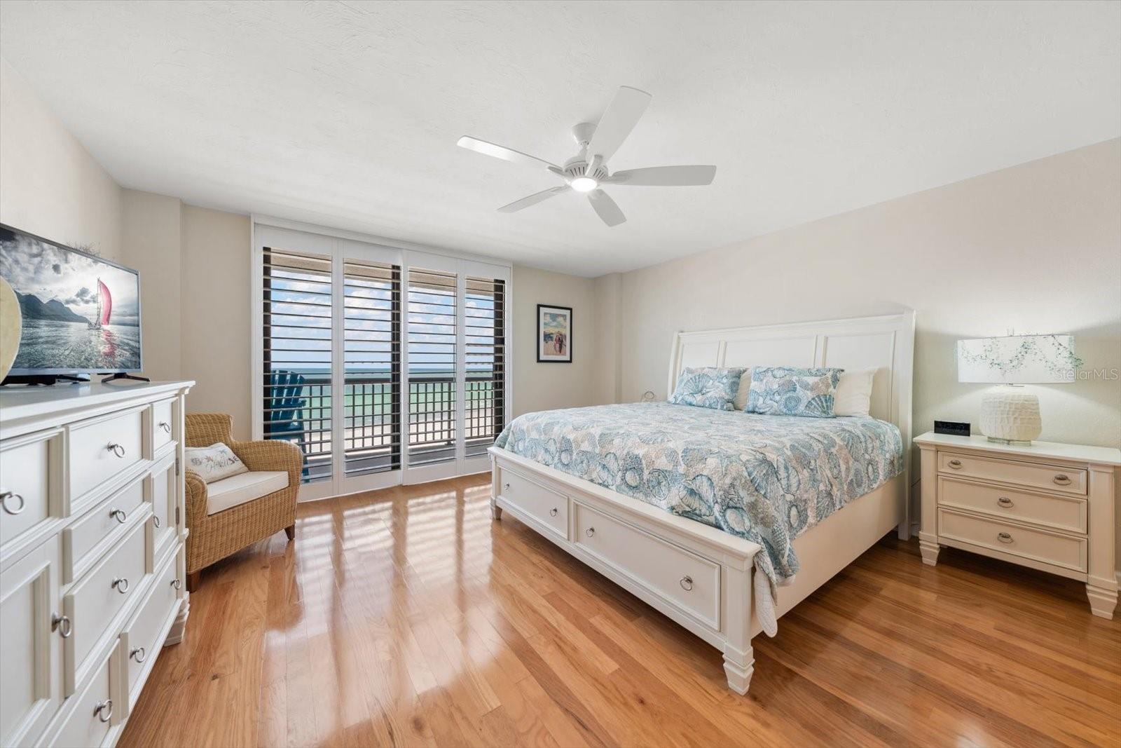 1660 GULF BLVD #403, CLEARWATER BEACH, FL, 33767