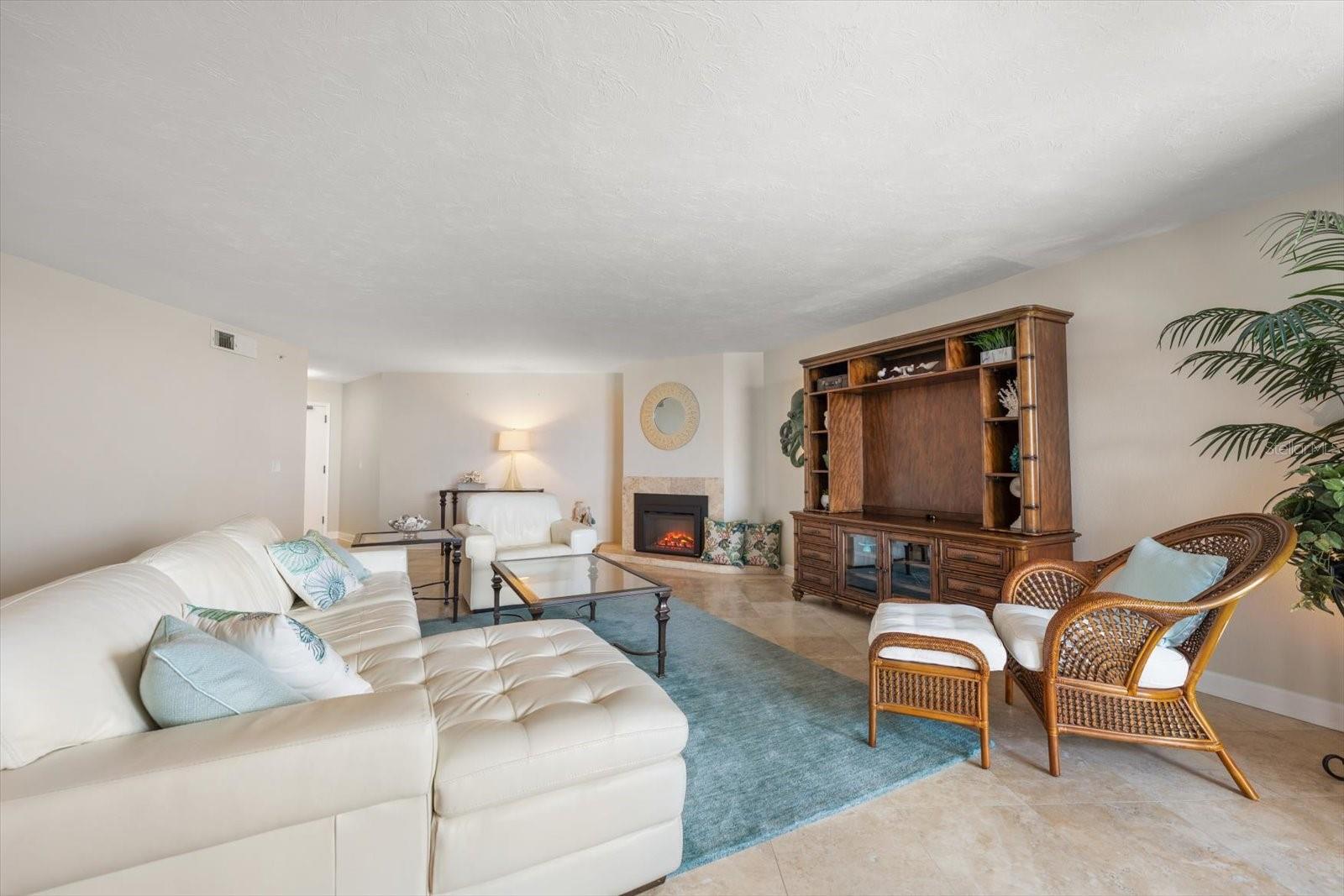 1660 GULF BLVD #403, CLEARWATER BEACH, FL, 33767