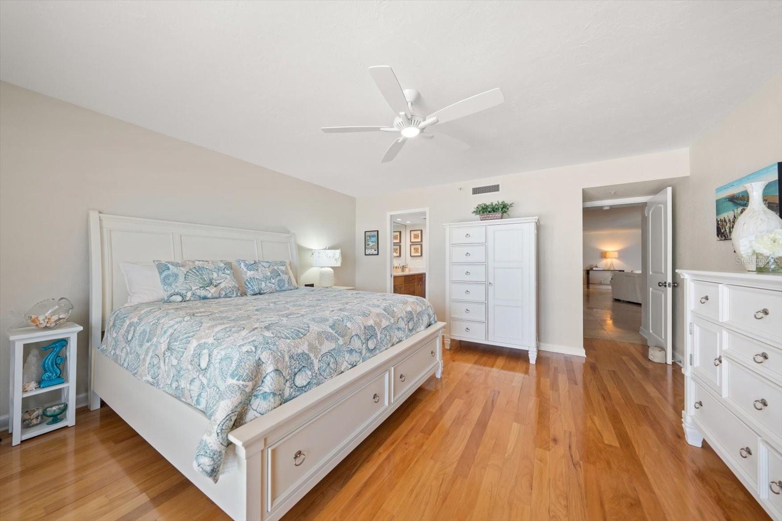 1660 GULF BLVD #403, CLEARWATER BEACH, FL, 33767