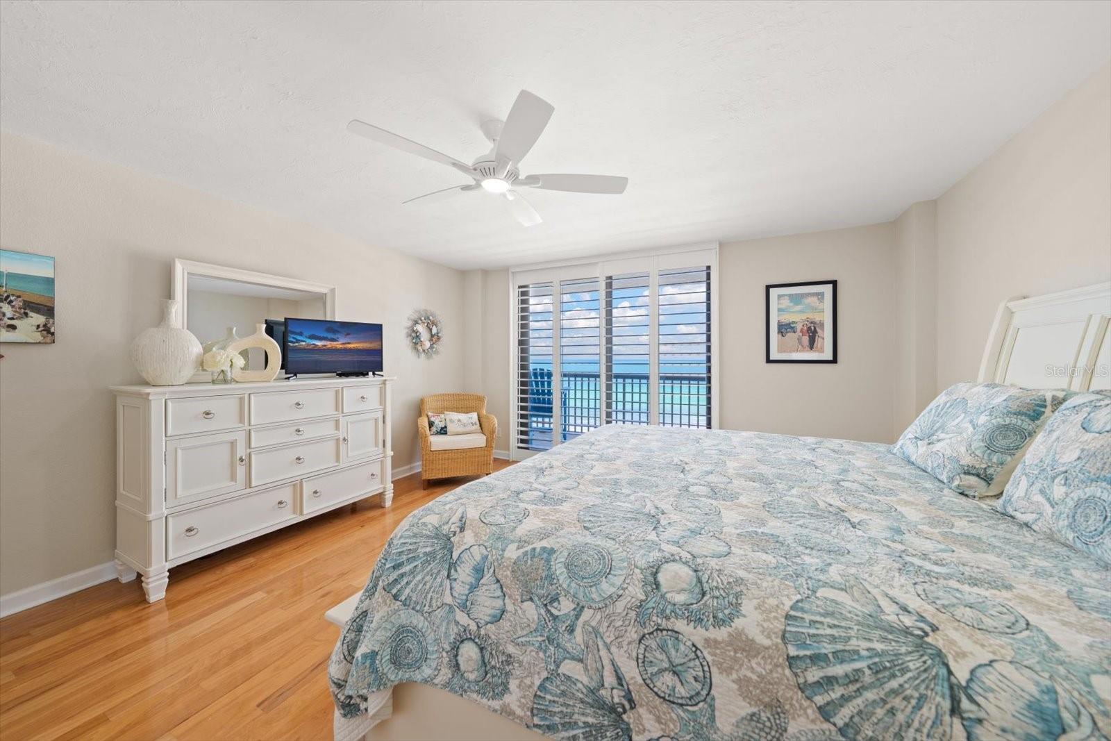 1660 GULF BLVD #403, CLEARWATER BEACH, FL, 33767
