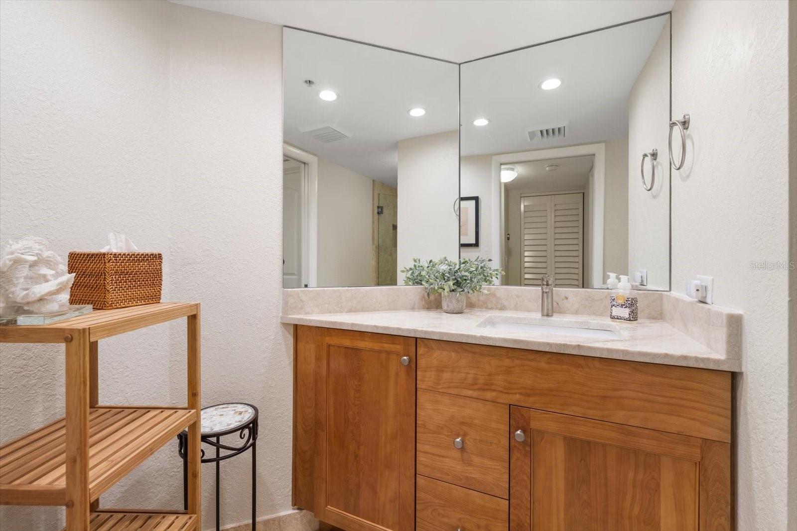 1660 GULF BLVD #403, CLEARWATER BEACH, FL, 33767