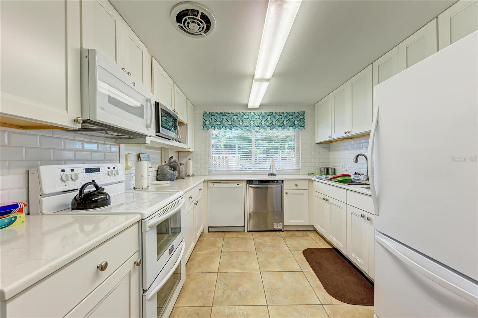 1257 S PORTOFINO DR #104, SARASOTA, FL, 34242