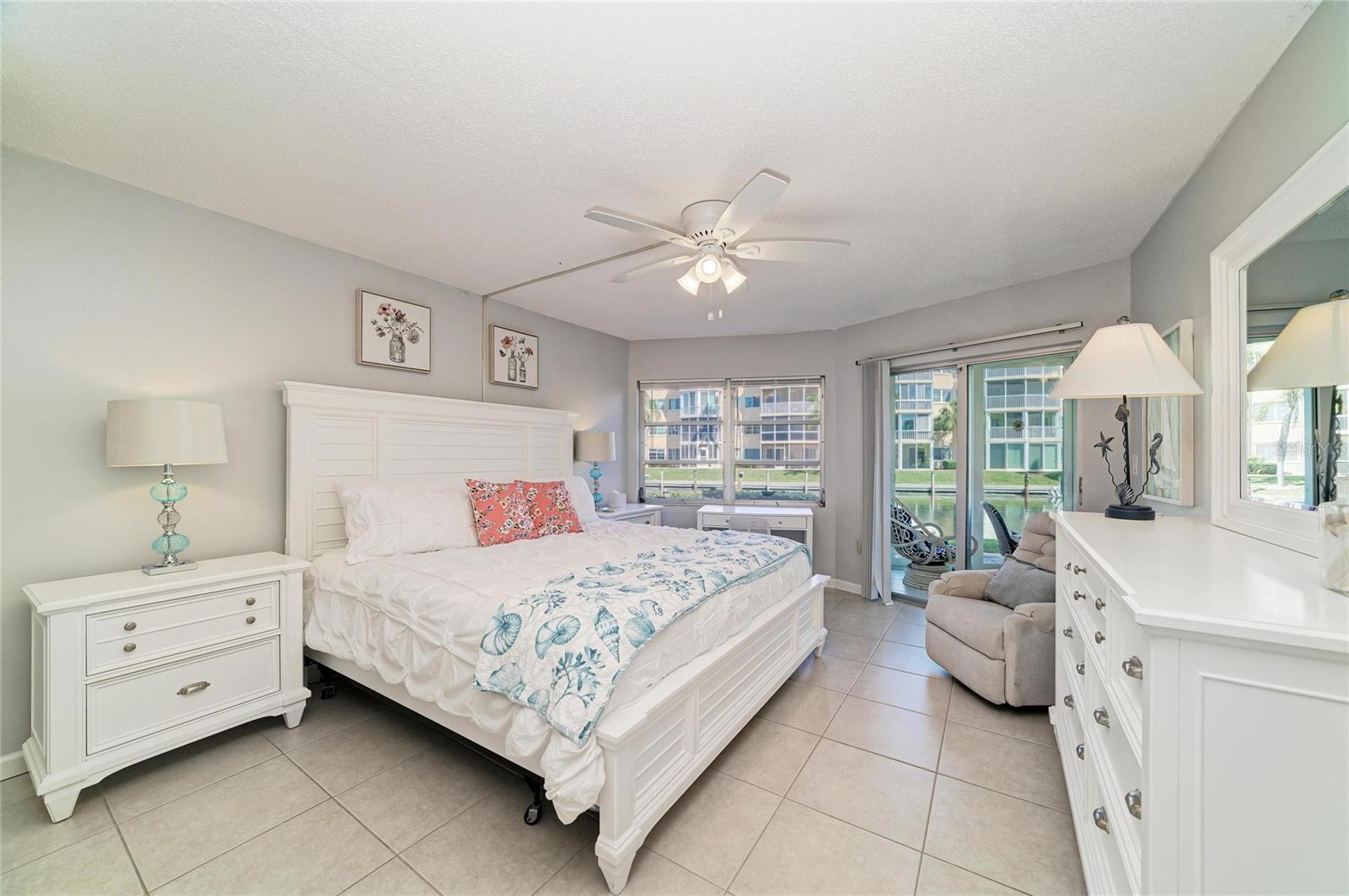 1257 S PORTOFINO DR #104, SARASOTA, FL, 34242
