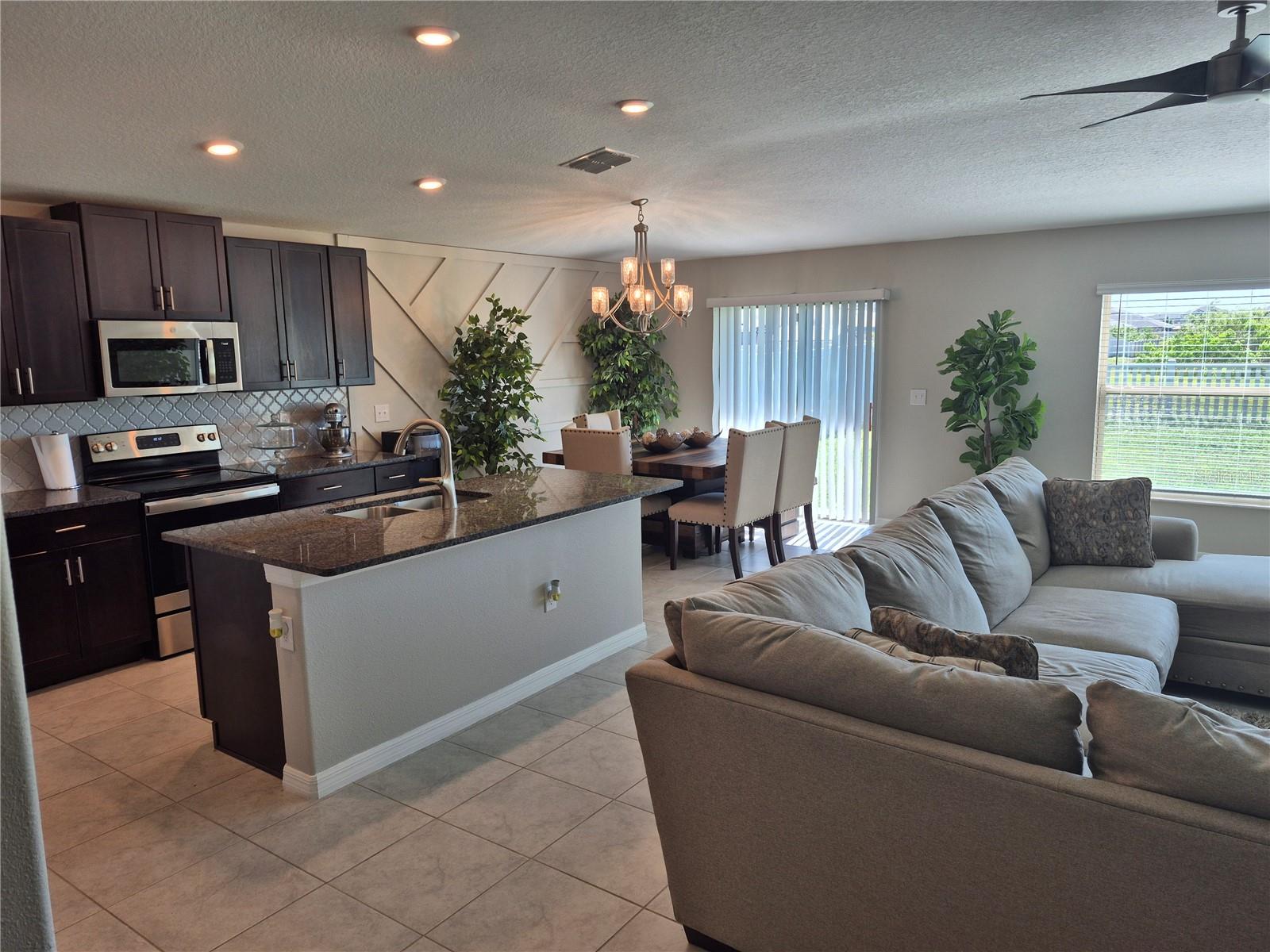 7033 KING CREEK DR, SUN CITY CENTER, FL, 33573