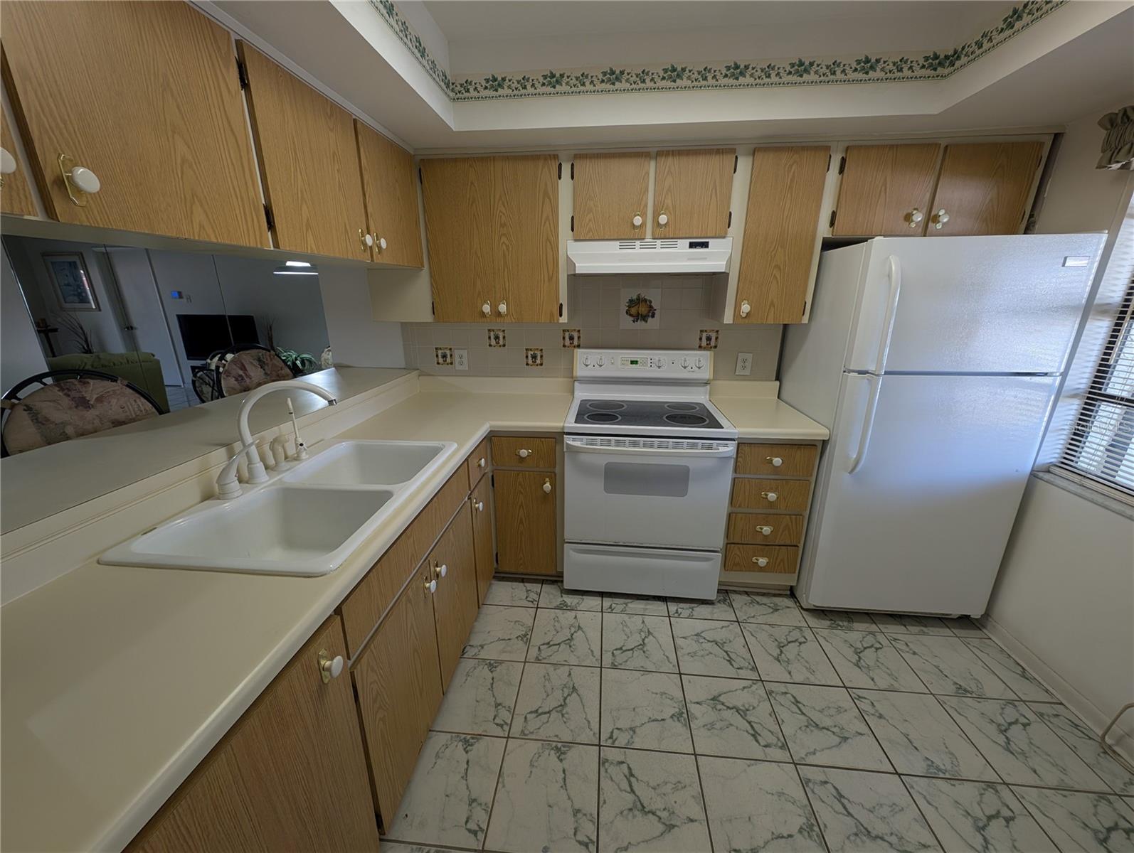 2042 SUNSET GROVE LN, CLEARWATER, FL, 33765