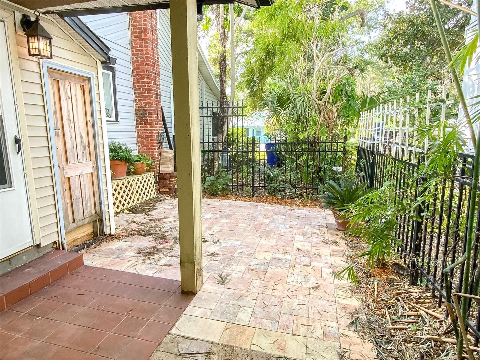 657 BROADWAY #B, DUNEDIN, FL, 34698