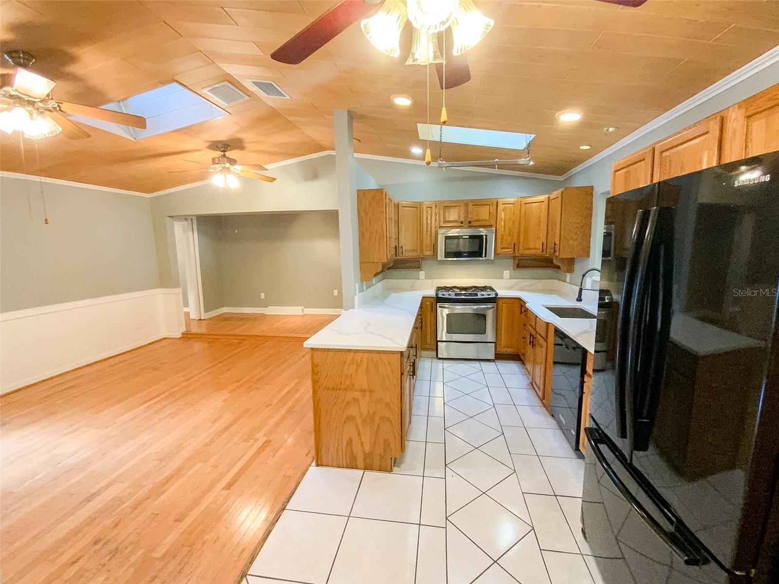 657 BROADWAY #B, DUNEDIN, FL, 34698