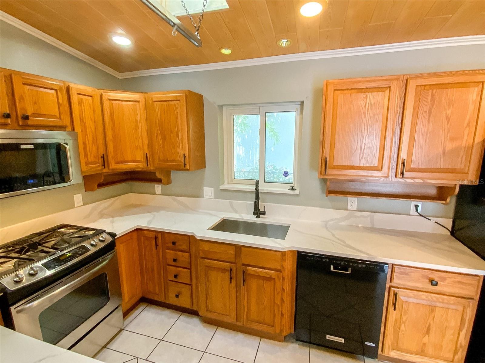 657 BROADWAY #B, DUNEDIN, FL, 34698