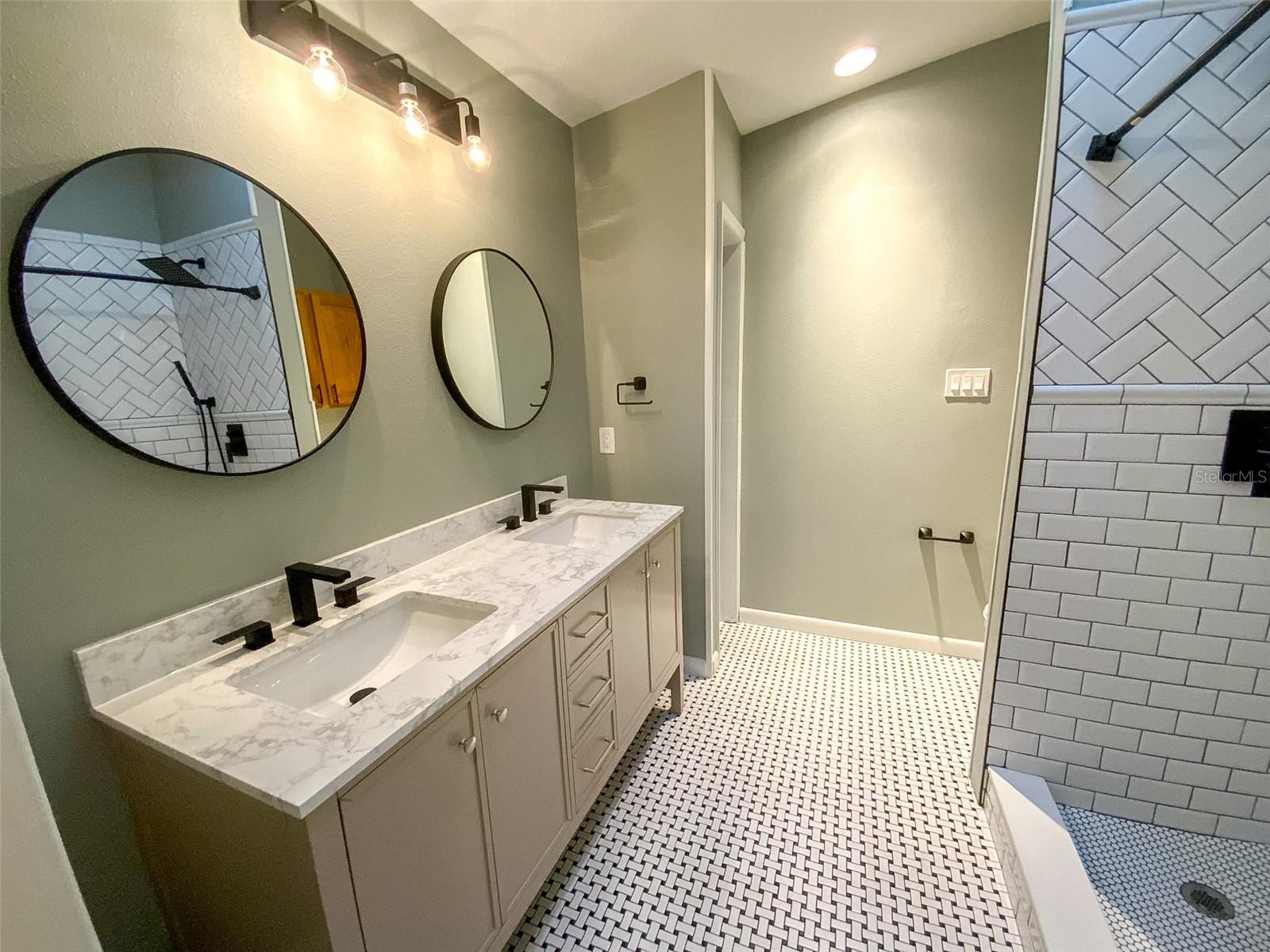 657 BROADWAY #B, DUNEDIN, FL, 34698
