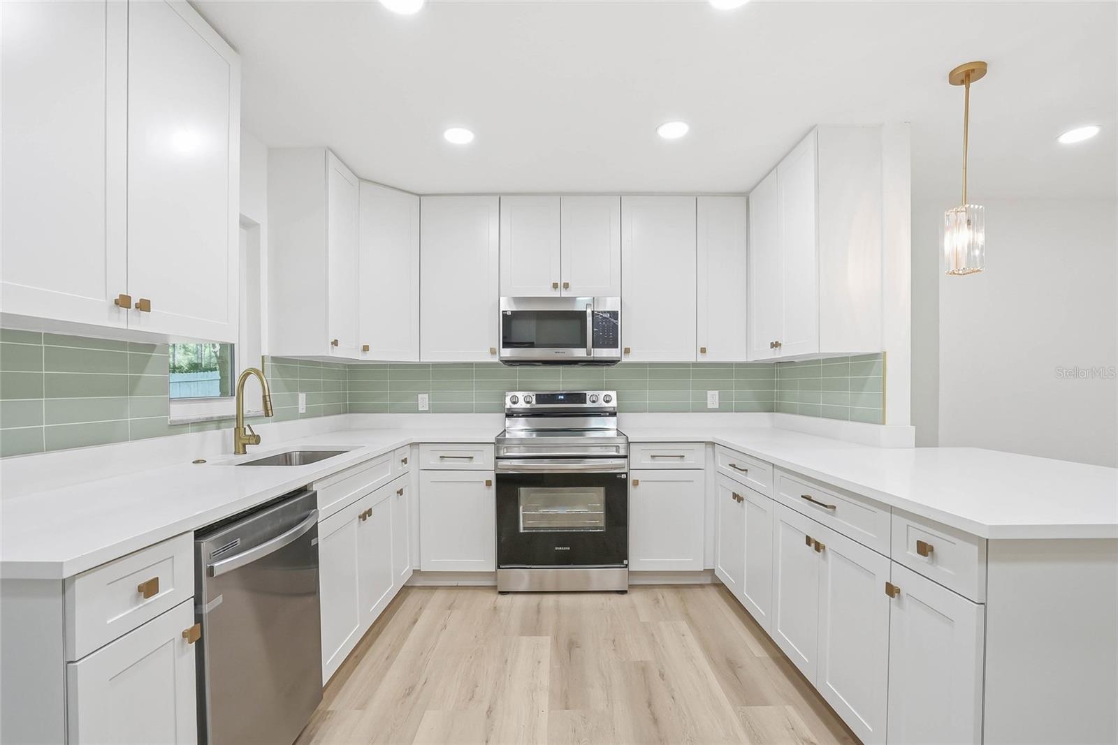 6040 KNOLLWOOD DR, RIDGE MANOR, FL, 33523