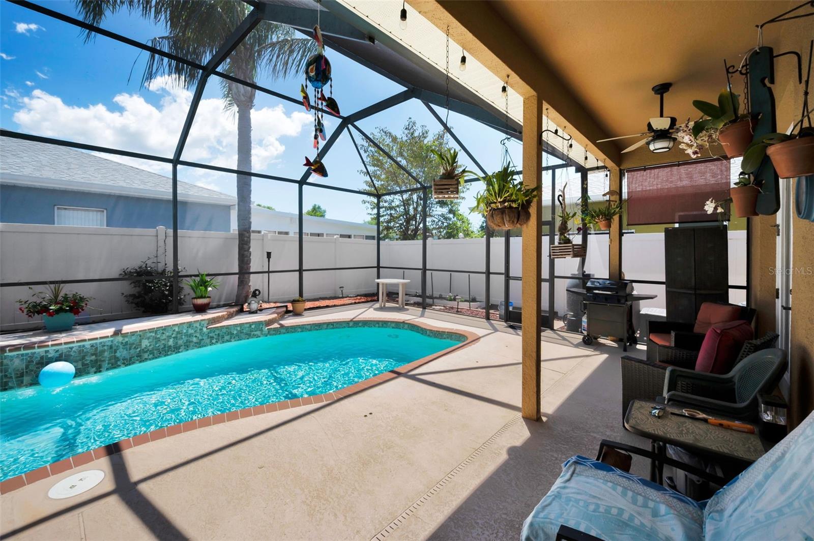 8202 WILD OAKS CIR, LARGO, FL, 33773