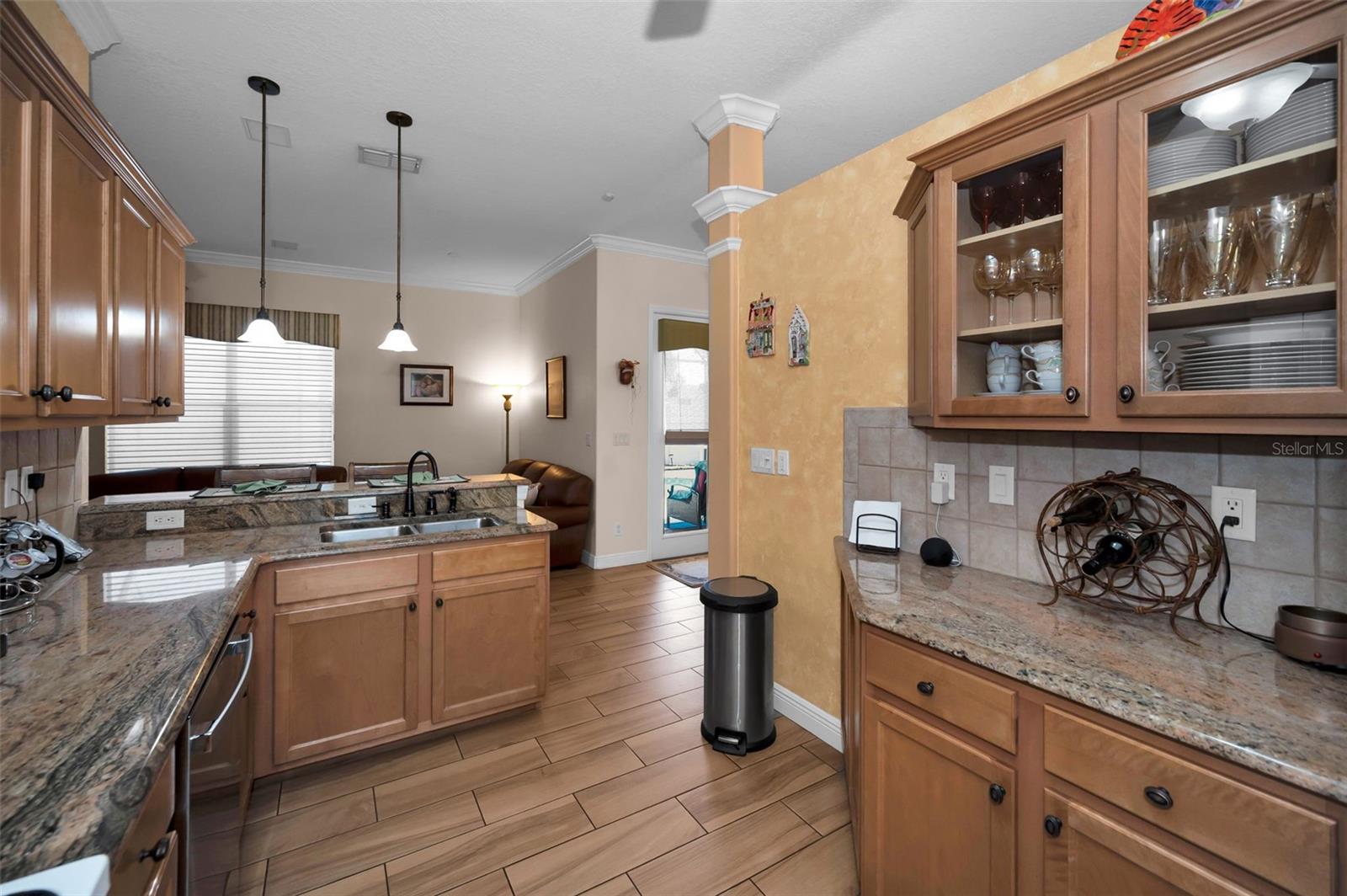 8202 WILD OAKS CIR, LARGO, FL, 33773