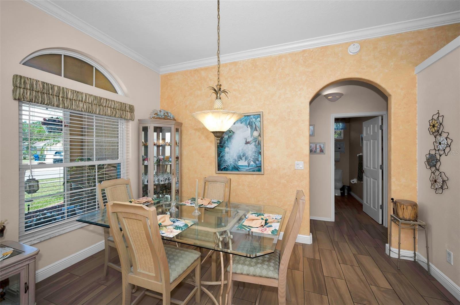 8202 WILD OAKS CIR, LARGO, FL, 33773