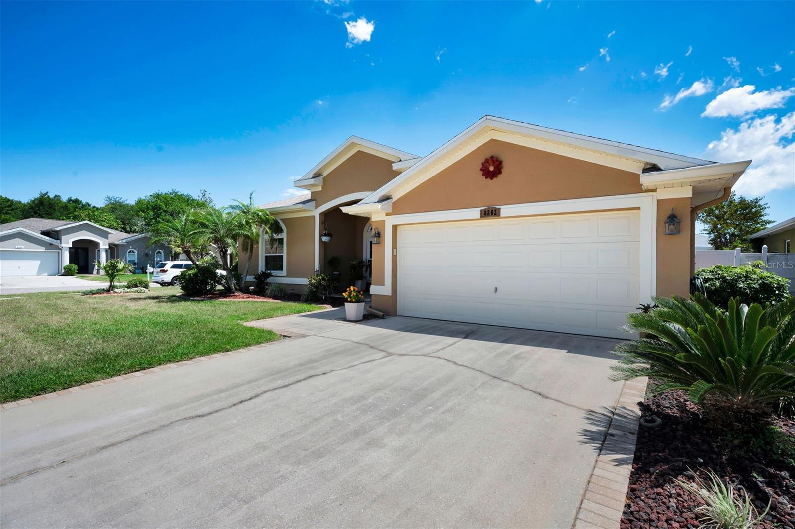 8202 WILD OAKS CIR, LARGO, FL, 33773