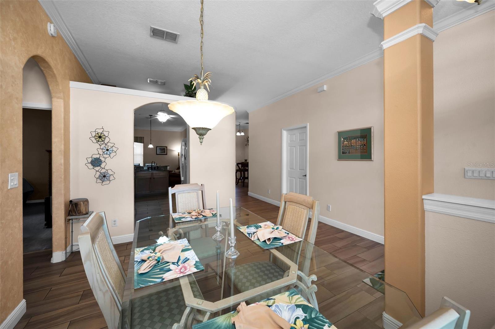 8202 WILD OAKS CIR, LARGO, FL, 33773
