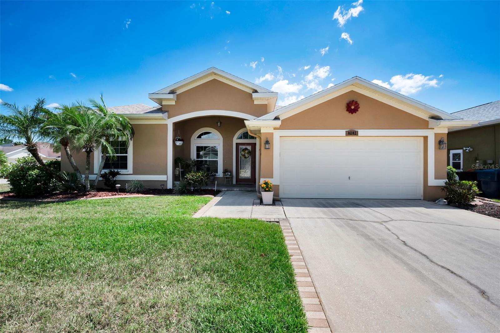 8202 WILD OAKS CIR, LARGO, FL, 33773