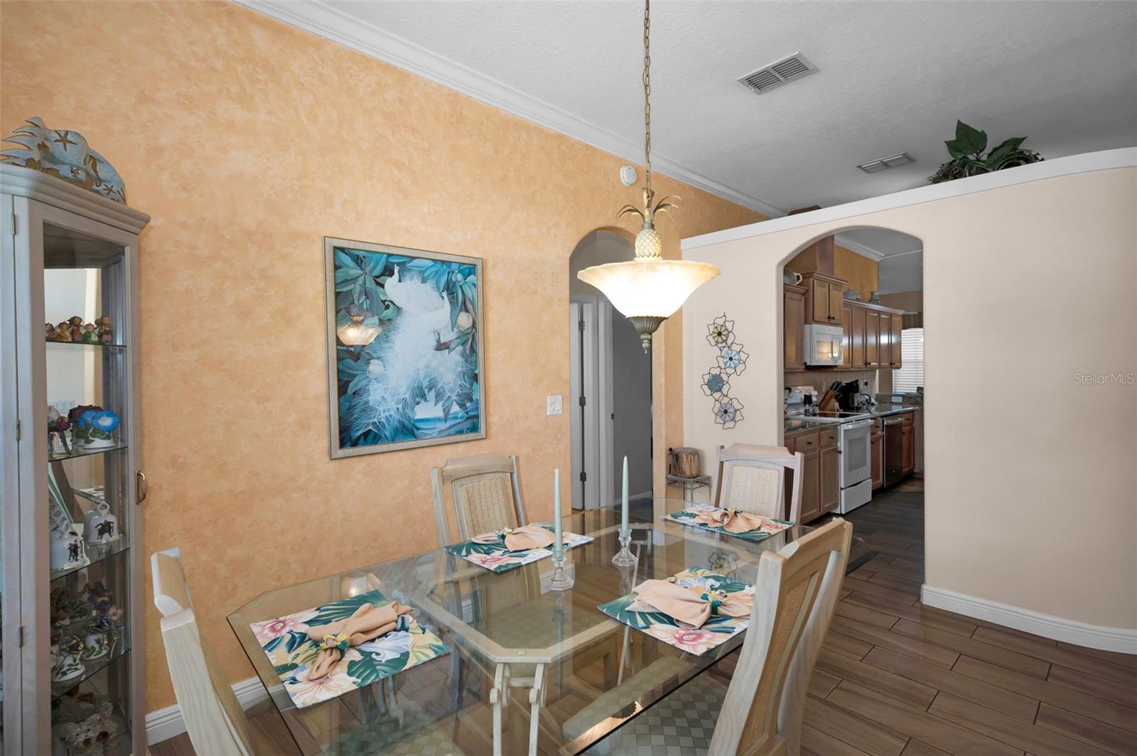 8202 WILD OAKS CIR, LARGO, FL, 33773