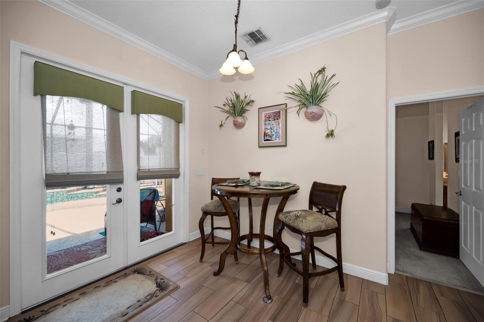 8202 WILD OAKS CIR, LARGO, FL, 33773