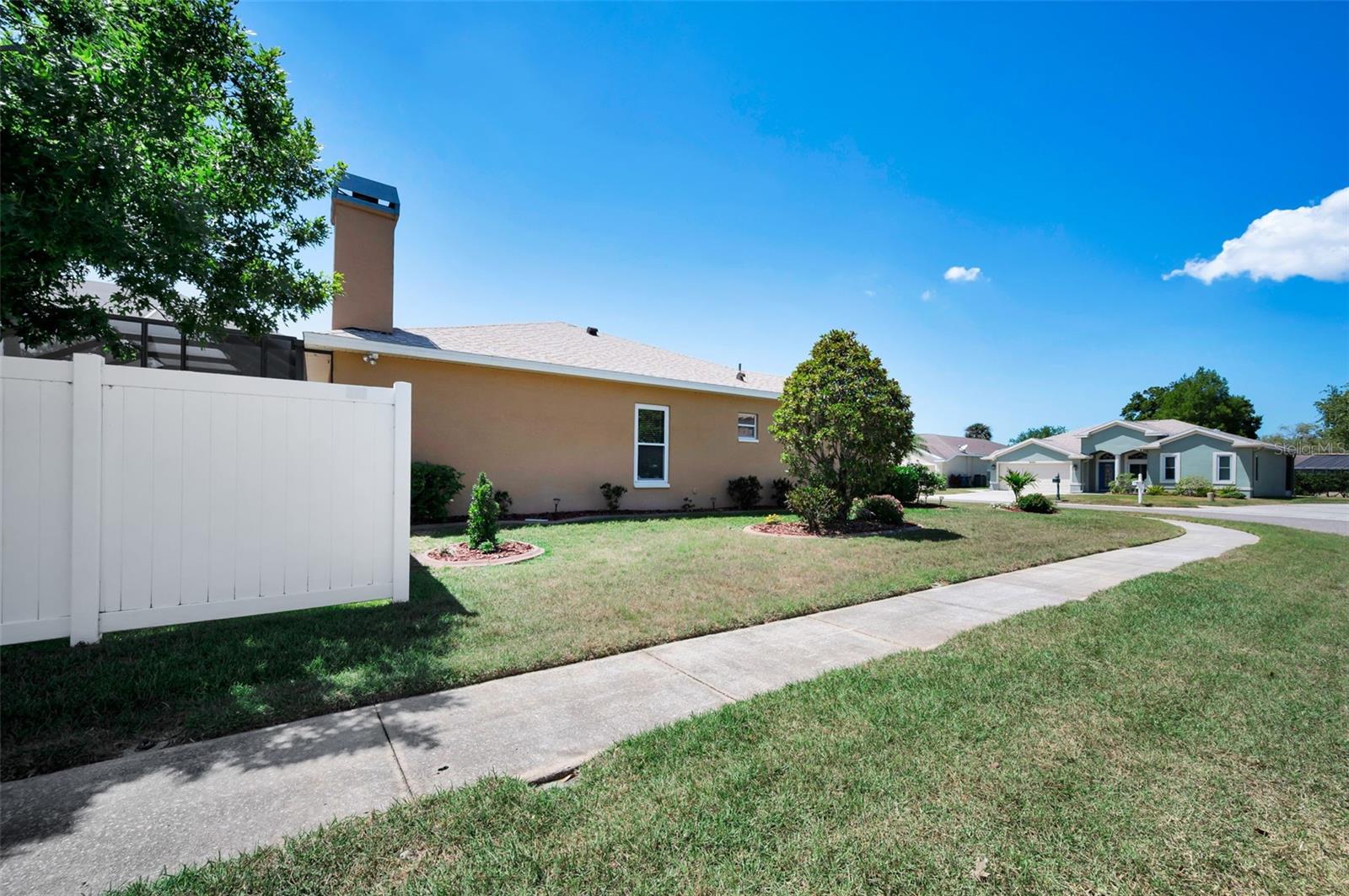 8202 WILD OAKS CIR, LARGO, FL, 33773
