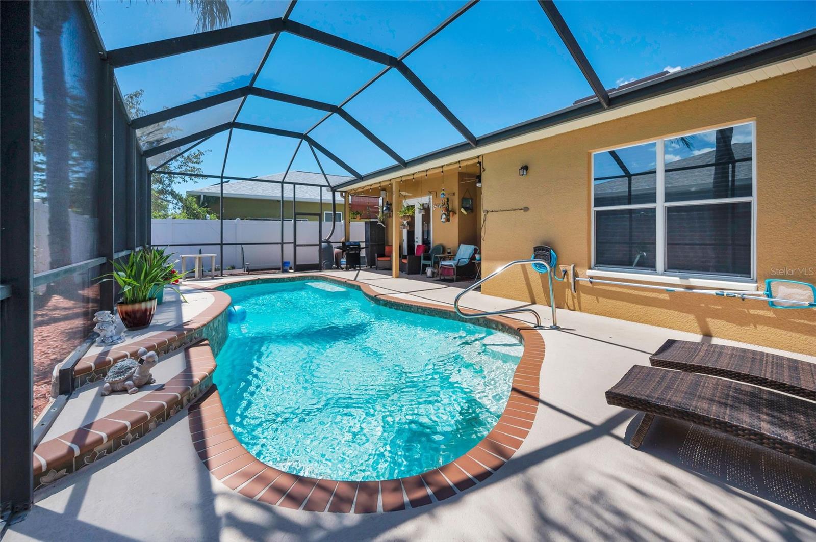 8202 WILD OAKS CIR, LARGO, FL, 33773