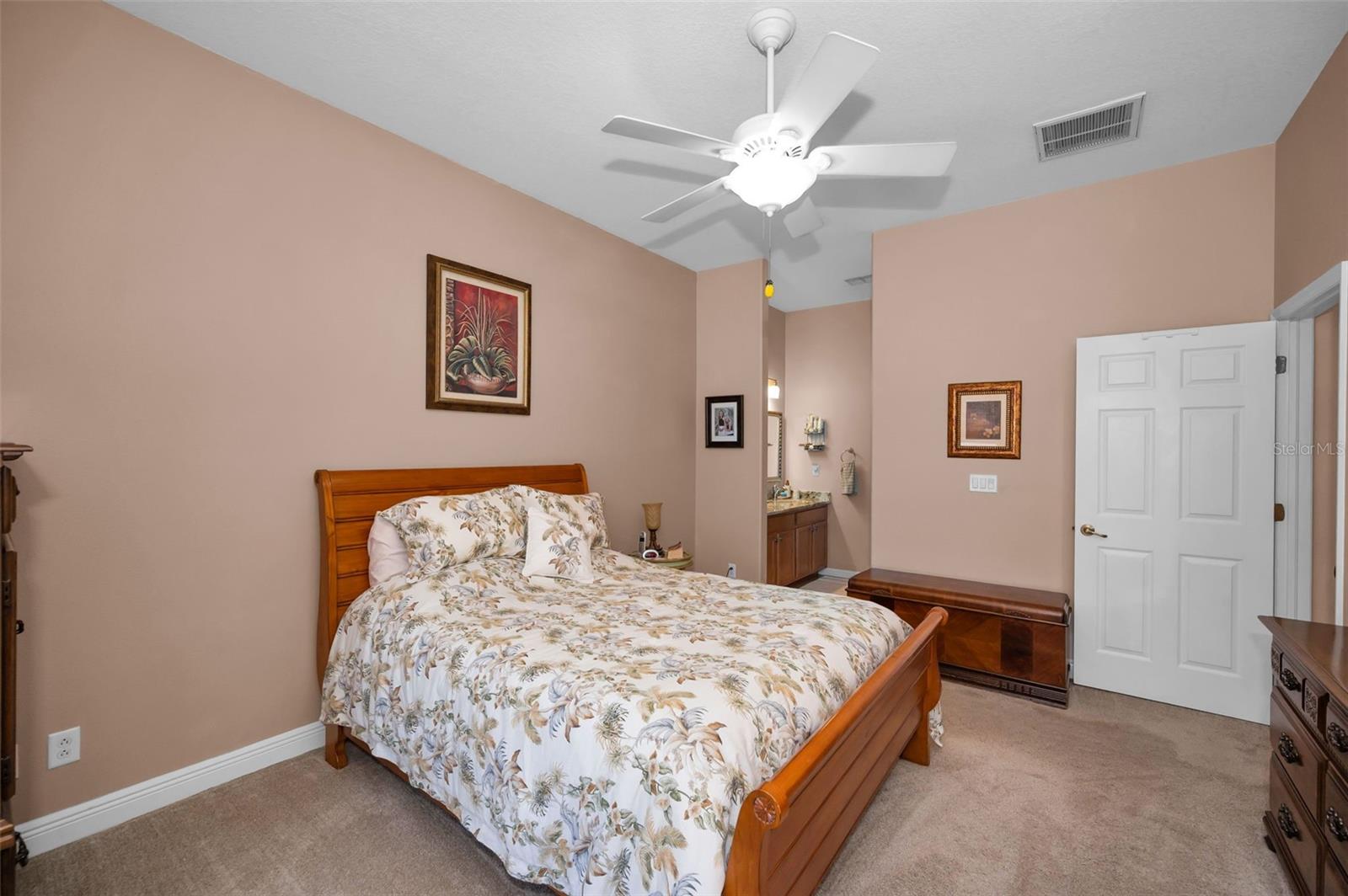 8202 WILD OAKS CIR, LARGO, FL, 33773