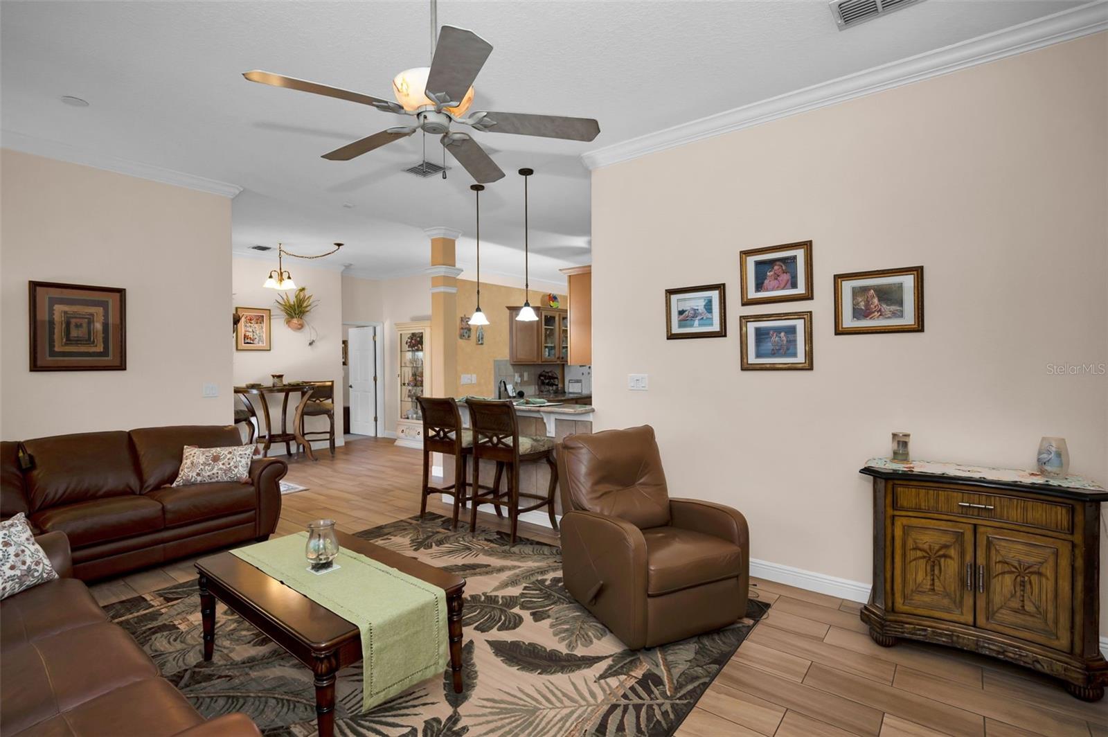 8202 WILD OAKS CIR, LARGO, FL, 33773