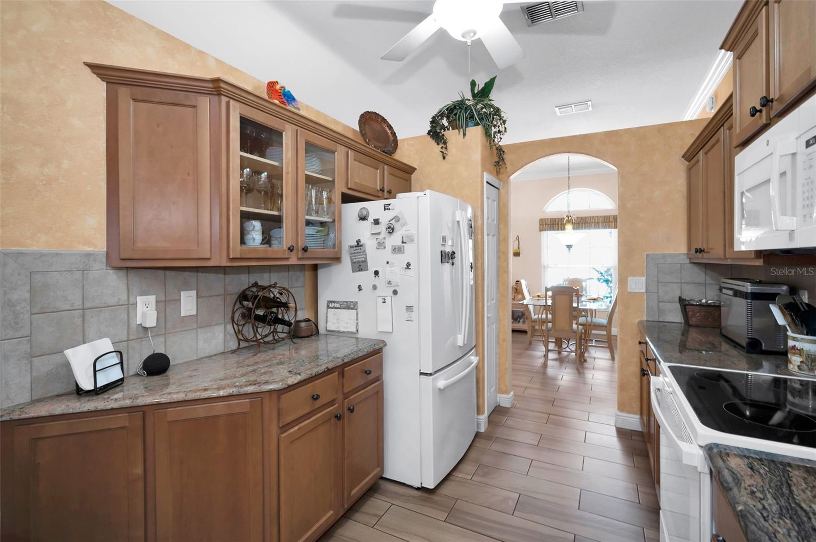 8202 WILD OAKS CIR, LARGO, FL, 33773